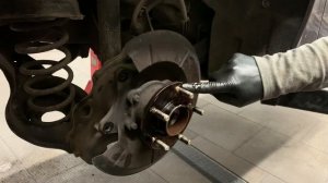 Замена задних тормозных колодок и дисков на FORD FOCUS