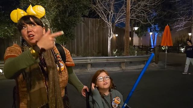 🔴Pin Trading CHALLENGE at Disneyland Resort смотреть онлайн