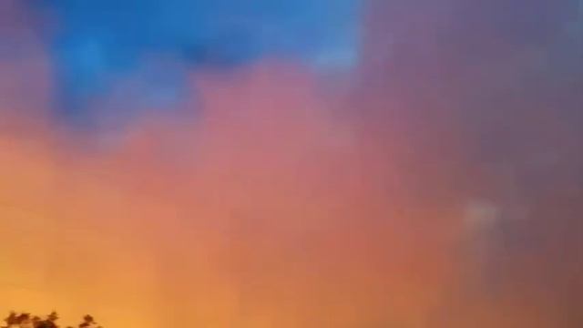 Снова горит поле при въезде в Малаешты. Все в дыму. смотреть онлайн