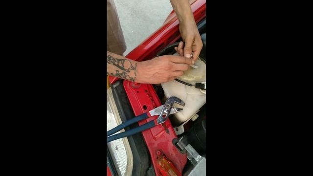 Mercedes-benz 500sl Most RIDICULOUS... useless part. ? washer fluid reservoir "heater" leak repair смотреть онлайн