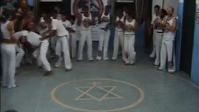 Capoeira Alto Astral e Associação de Capoeira Mestre Bimba смотреть онлайн
