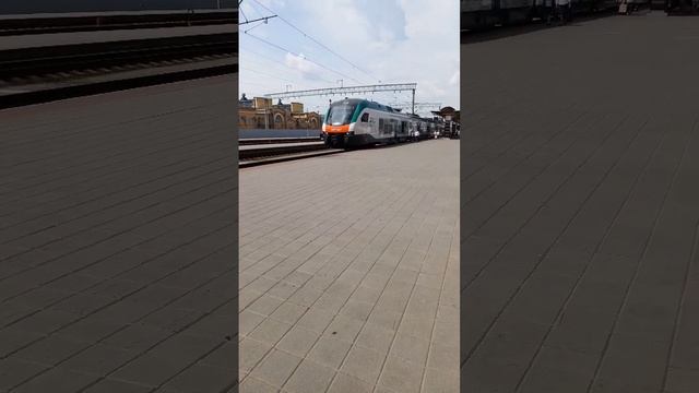 Прибытие ЭПм-007 с поездом №710Б "Минск-Гомель" на ст. "Гомель-Пассажирский" #shorts #бч #поезда смотреть онлайн