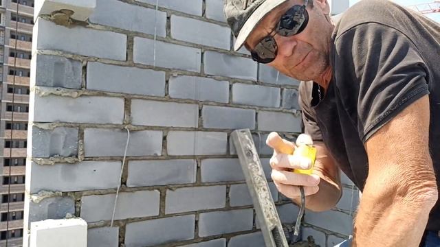 Красиво правим кирпичный угол в нужном направлении.. смотреть онлайн