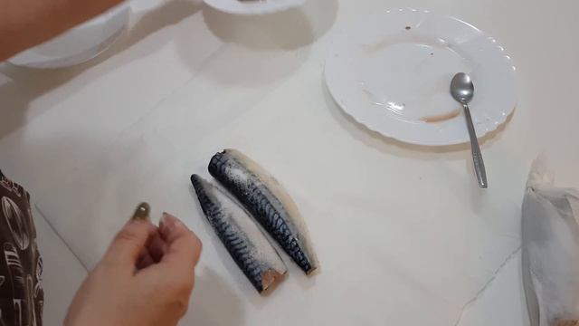 НЕЖНАЯ И ЖИРНАЯ Скумбрия СУХОГО посола: Как Засолить Скумбрию Быстро И Вкусно! смотреть онлайн