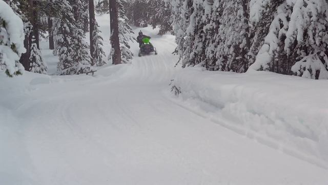 2019 Arctic Cat Snowmobile Sneak Peek смотреть онлайн