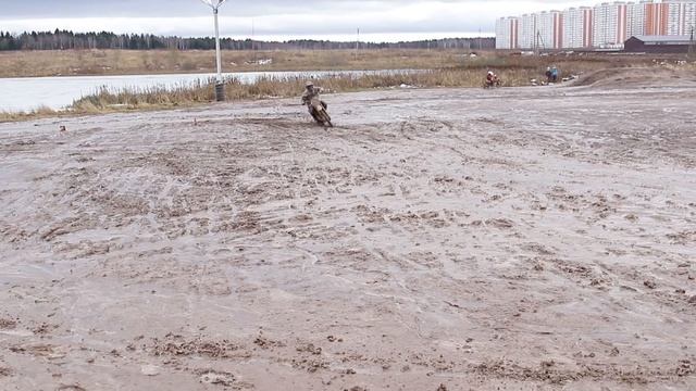 Продолжаем блог. 17 декабря. Месим предновогоднюю грязь на мотокроссе в Кут. редуте смотреть онлайн
