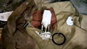 Замена бензиновогой фильтра грубой очистки LADA Kalina 2 универсал 8-ми клапанный