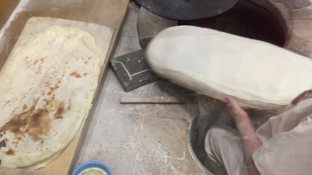 Вот так пекут армянский лаваш! смотреть онлайн