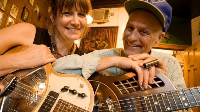 Artist Direct with Joe and Vicki Price on KDEC FM 100.5 смотреть онлайн