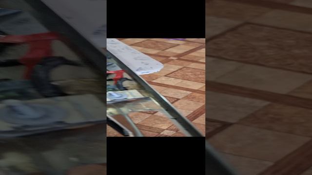 Видео монтажа задней камеры и сенсора открытия крышки багажника на столе смотреть онлайн