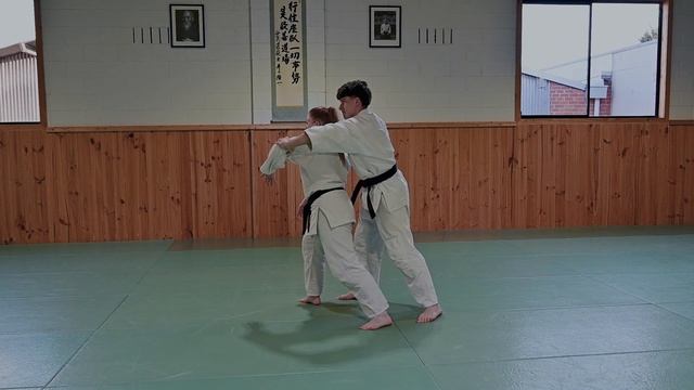 Ushiro Ryohiji Mochi Sankajo Osae Ichi - Beginner