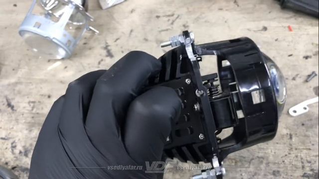Установка рамки 064 Bosch 3 на Hella 3R без AFS смотреть онлайн