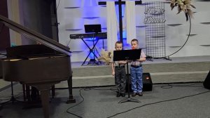 Сегодня у окошка чирикнул воробей. Богдан и Роман