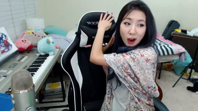 DXRacer Review by fuslie смотреть онлайн