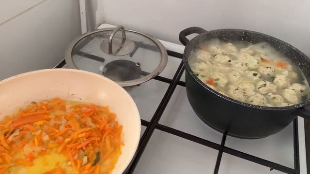 Готовим малышу суп с куриными фрикадельками и вермишельной смотреть онлайн