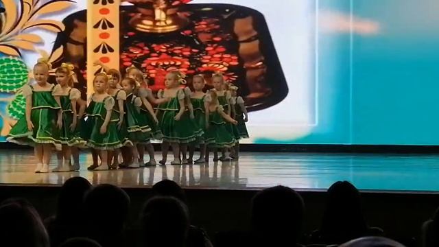 Вика и Лера танец "самовар" 2021 смотреть онлайн