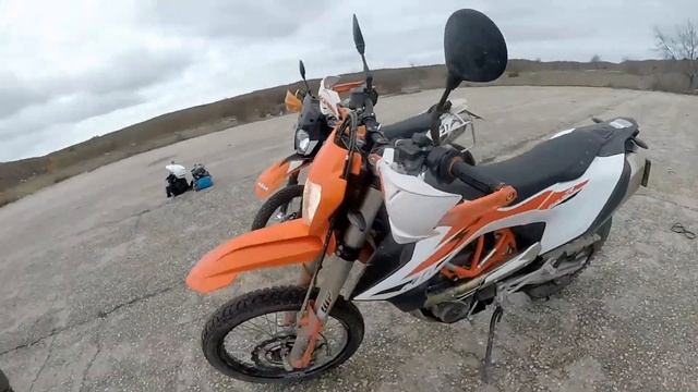Обзор KTM 690 2019 года и сравнение с KTM 690 2013 года