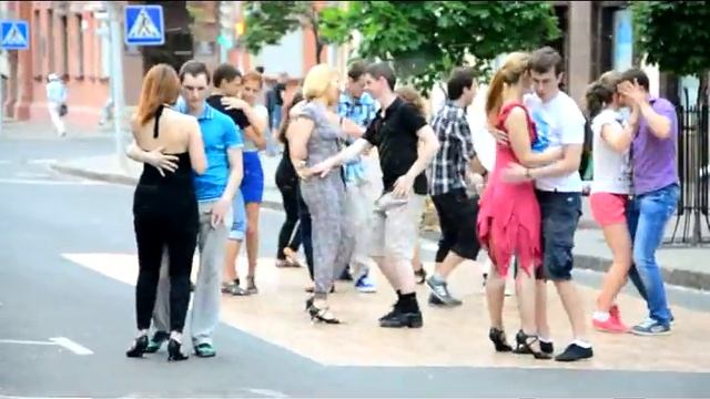 Сальса open-air 1 на Карла Маркса - бачата в снегу смотреть онлайн