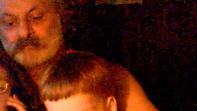 Алина поёт песню про лягушку. смотреть онлайн