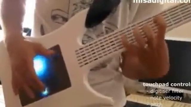 Игра на сенсорной Бас гитаре смотреть онлайн