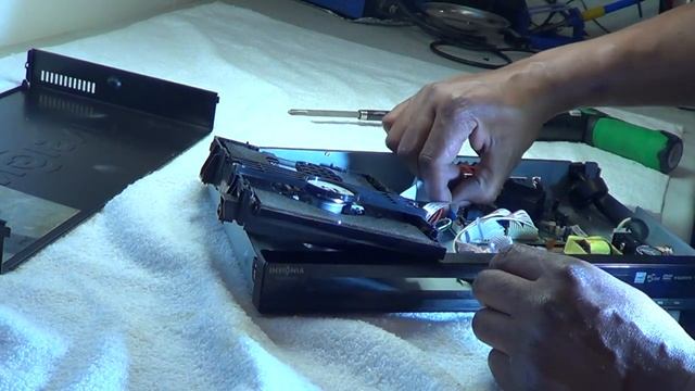 Blu-Ray/Dvd player door will not eject. Easy Fix смотреть онлайн