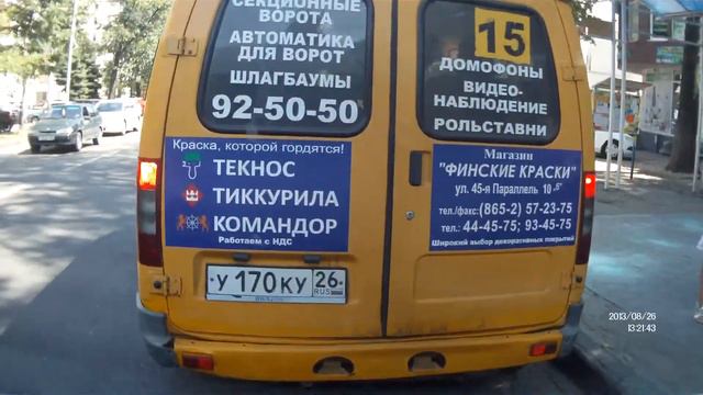 Прямо загорается зеленый, водителю 15М уже несколько секунд горит красный, но он продолжает движени смотреть онлайн