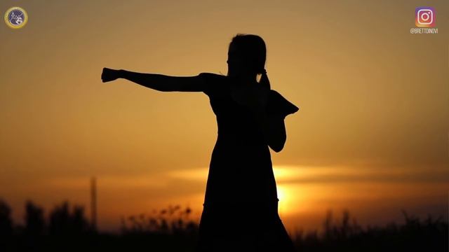 12 Hacks To Decrease Anxiety & Increase Confidence смотреть онлайн