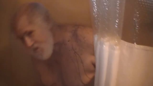 ЗЛОЙ ДЕД пранк в душе смотреть онлайн