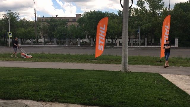 Косим и поливаем газон. Аккумуляторная газонокосилка Stihl RMA 235 смотреть онлайн