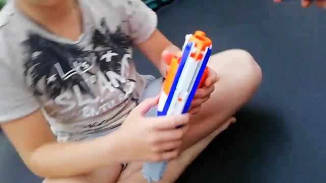 Играем в русскую рулетку смотреть онлайн