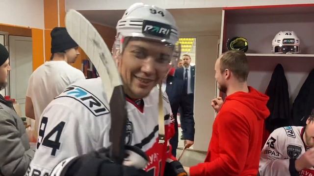 «Горняк-УГМК» - «Металлург» - 2:4. Победная раздевалка смотреть онлайн