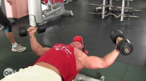 Как накачать грудь. Разводка гантелей лежа лучшее упражнение на грудь