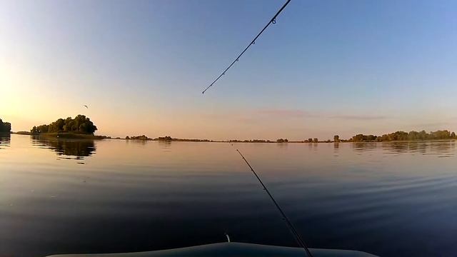 FISHING BASS\\ЛОВЛЯ КРУПНОГО ОКУНЯ НА ДНЕПРЕ \\С ЛОДКИ \\ВОБЛЕР\\ДЖИГ смотреть онлайн