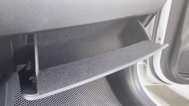 Обшивка самоклеющимся автомобильным карпетом звукоизоляция для салона Киа Рио 4 / Х-Лайн 2017+ смотреть онлайн