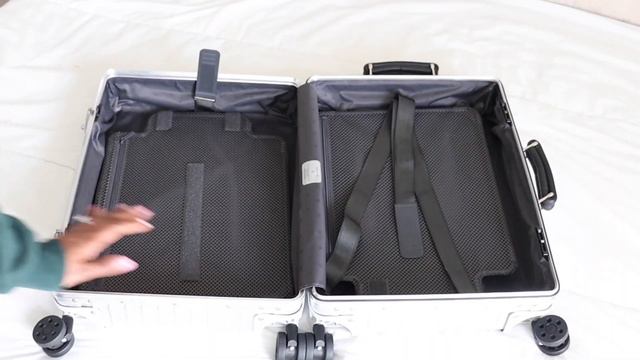 PACK WITH ME FOR MY SOLO TRIP TO PARIS! | What Fits in the Rimowa Classic Cabin S Suitcase смотреть онлайн