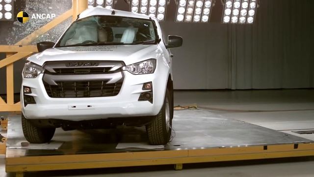 Isuzu D-max 2021 Crash test by |ANCAP| смотреть онлайн