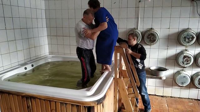 Водное крещение в Церкви Христовой г. Никополь. Слава Господу! смотреть онлайн