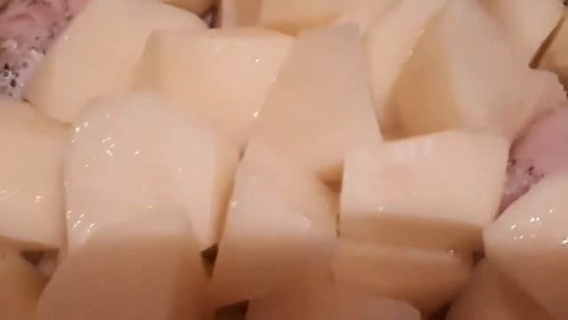 Жареная курица с картошкой в сковородке.Пальчики оближешь! смотреть онлайн