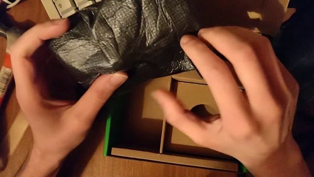 Распаковка микрофона Razer Seiren Mini смотреть онлайн