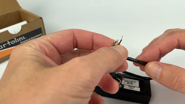 Bartolini M44CBC 4 String Bass Pickup: What’s In The Box (A Close-Up Look) смотреть онлайн