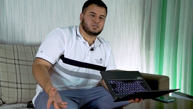 ?Самый маленький и мощный ноутбук! Распаковка ASUS ROG Zephyrus G14 смотреть онлайн