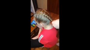 Как заплести вывернутые косички для девочки