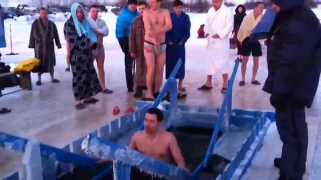 Купание в крещение. Сыктывкар смотреть онлайн