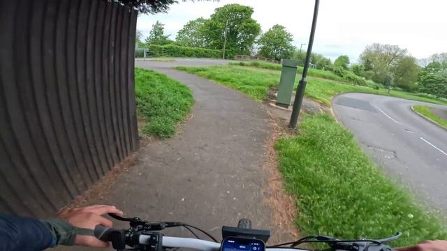 Friday Night Fast Food Delivery on My E-BIKE - and a Generous Cash Tip! смотреть онлайн