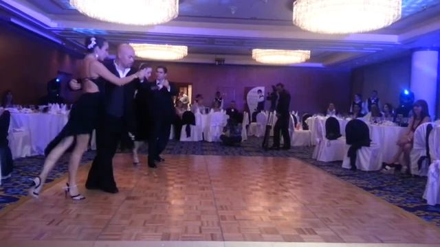 TANGO PERFORMANCE DUBAI MARINA whit Alejandro y Fernanda смотреть онлайн