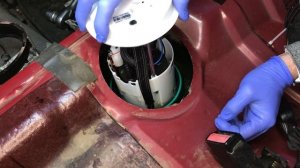 Как закрутить гайку бензонасоса | Замена бензонасоса Рено Лагуна 2