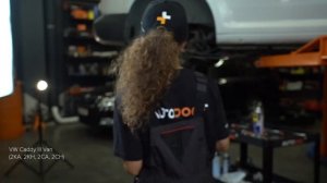 Как заменить задние тормозные колодки на VW CADDY 3 Фургон [ВИДЕОУРОК AUTODOC]