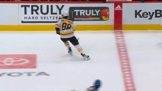 Tomas Nosek Doesn't Appreciate Dryden Hunt's Hit Against David Pastrnak (Boston Feed) #Request смотреть онлайн