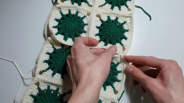 А как делаете вы? Самый красивый способ соединения бабушкиных квадратов. смотреть онлайн