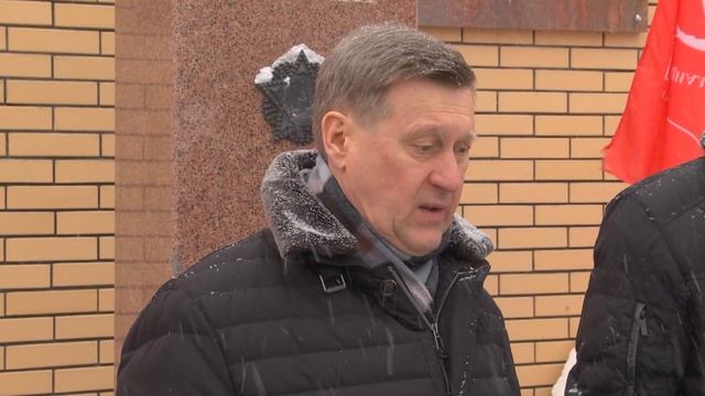 Коммунисты Новосибирска почли память Иосифа Сталина смотреть онлайн